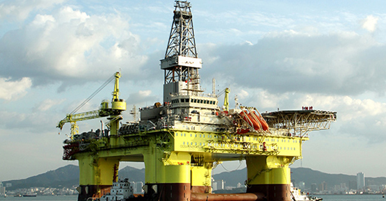 北海中深水半潛式鉆井平臺 中海油服先鋒號